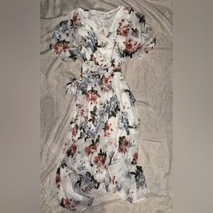 Chic Floral Maxi Dress in White and Blue